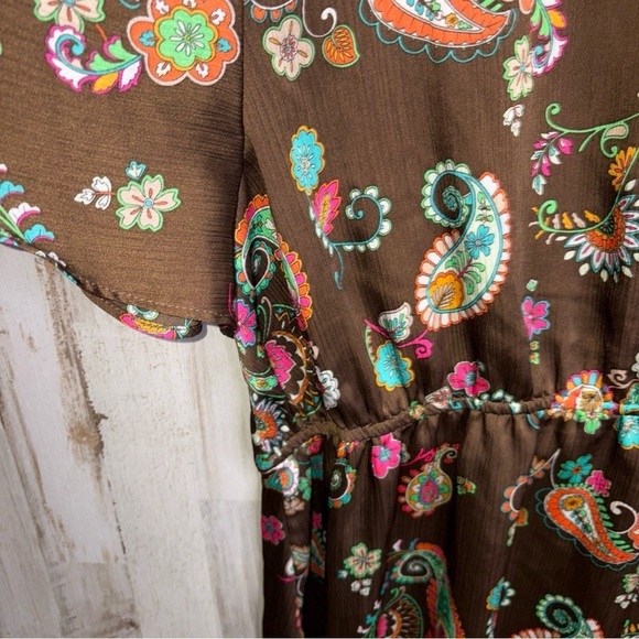 CATO Womens Top Size 22/24W  Short Sleeves V-Neck Brown Paisley Floral - Picture 16 of 16